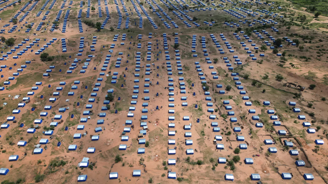 https://media.cnn.com/api/v1/images/stellar/prod/230816120357-01-sudan-one-million-flee.jpg?c=16x9&q=h_720,w_1280,c_fill/f_webp