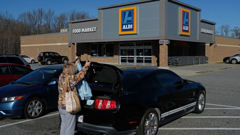 Read more about the article Aldi is buying 400 Winn-Dixie and Harveys supermarkets – CNN
