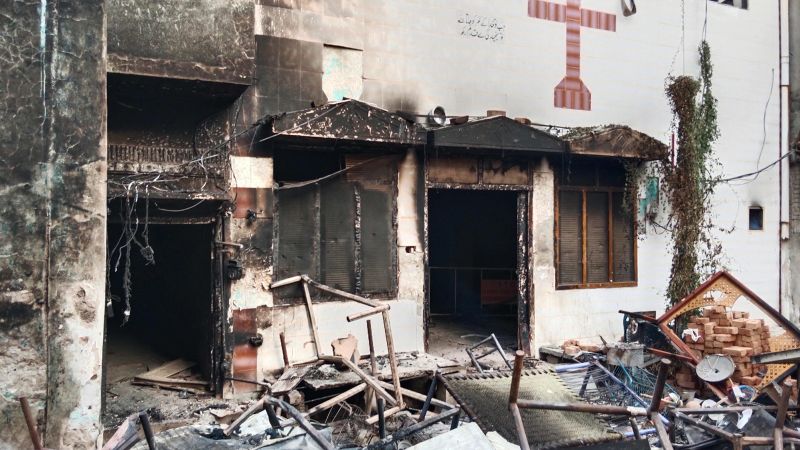Осем църкви подпалени в пакистанската провинция Пенджаб след обвинения в богохулство