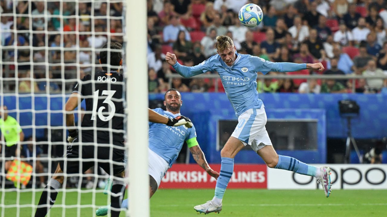 PIRAEUS, GREECE - AUGUST 16: Cole Palmer of Manchester City scores the team's first goal during the UEFA Super Cup 2023 match between Manchester City FC and Sevilla FC at Karaiskakis Stadium on August 16, 2023 in Piraeus, Greece. (Photo by Claudio Villa/Getty Images)