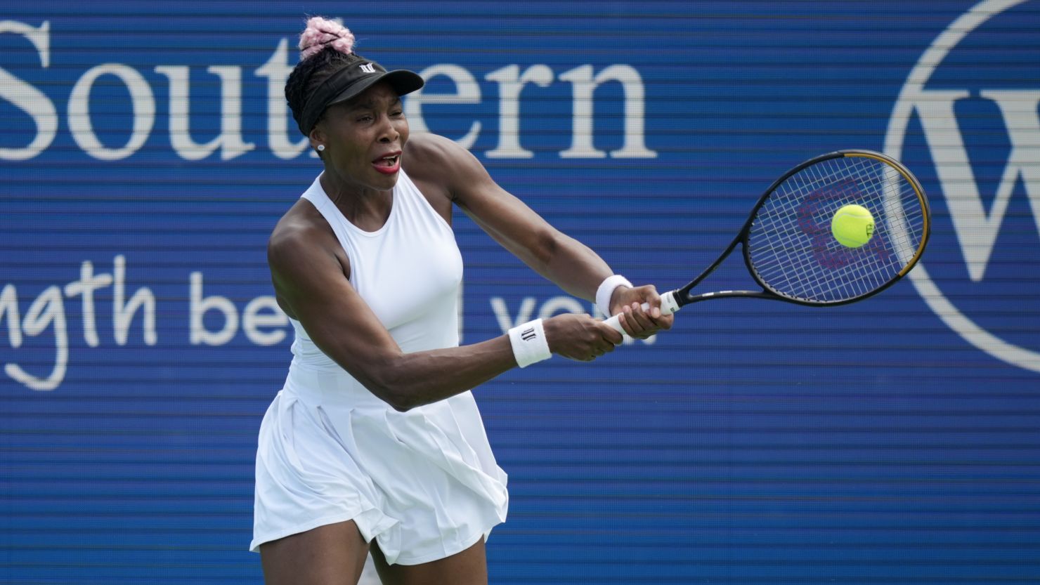 MASON, OHIO - AUGUST 16: Venus Williams of the United States returns a shot to Qinwen Zheng of China during their match at the Western & Southern Open at Lindner Family Tennis Center on August 16, 2023 in Mason, Ohio. (Photo by Aaron Doster/Getty Images)
