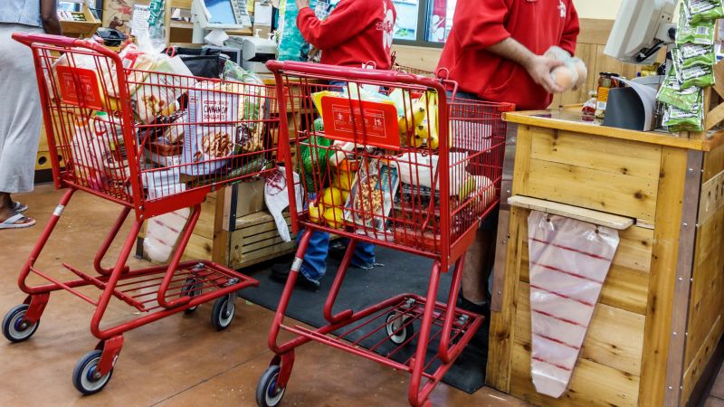 NextImg:Trader Joe's says it's not adding self-checkout lines to its stores | CNN Business