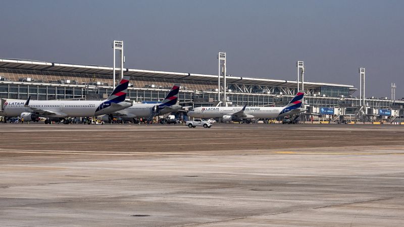 NextImg:Pilot dies after emergency landing in Panama | CNN