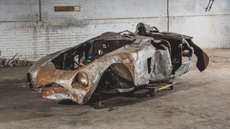 Este pedaço de metal retorcido que costumava ser uma Ferrari acabou de ser vendido por US$ 1 milhão