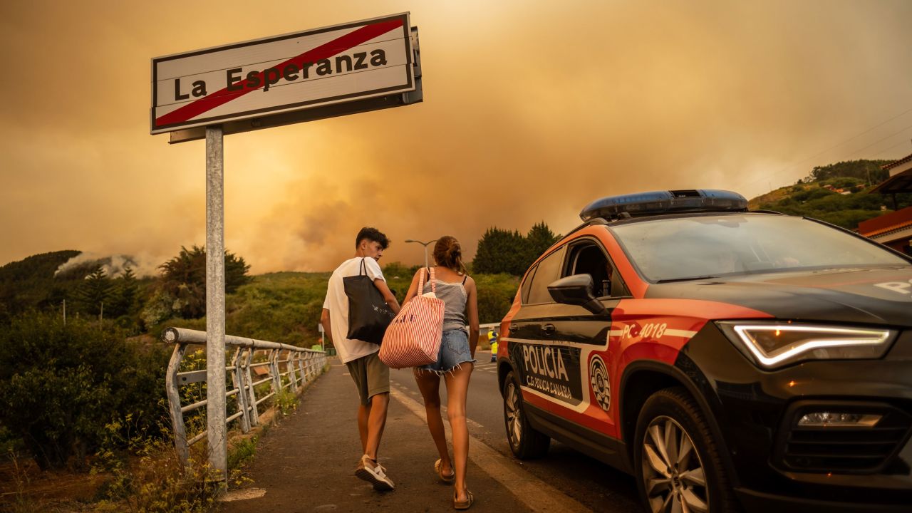 Residents of the town 'La Esperanza' are evacuated as the efforts to extinguish the fires continue at the island of Tenerife, Canary Islands, Spain, on August 17, 2023.