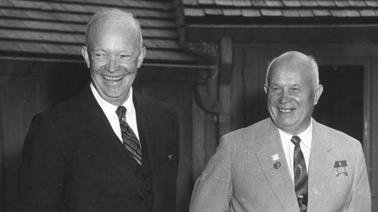 US President Dwight Eisenhower (1890 - 1965) (left) and Soviet leader Nikita Khrushchev (1874 - 1971) at Camp David, Maryland, September 25, 1959. (Photo by PhotoQuest/Getty Images)