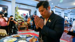 Vacharaesorn Vivacharawongse, 42, the second-eldest son of Thailand's King Maha Vajiralongkorn, prays during a religious ceremony at Wat Yannawa temple in Bangkok, Thailand, August 10, 2023. REUTERS/Athit Perawongmetha