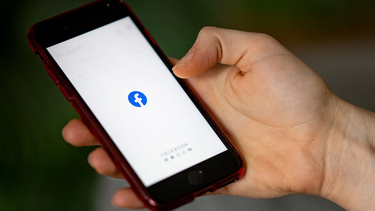 publishers-see-dramatic-drop-in-facebook-referral-traffic-as-the-social