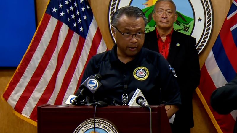 Incendios forestales de Maui: el jefe de gestión de emergencias renuncia citando razones de salud en medio de preguntas sobre el silencio de las sirenas durante los incendios forestales mortales