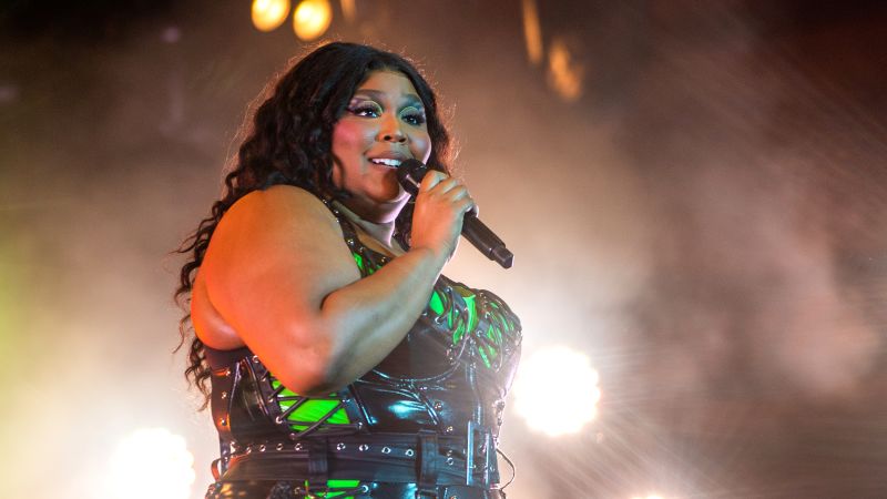 NextImg:Lizzo's dance crews express support for her amid lawsuit | CNN