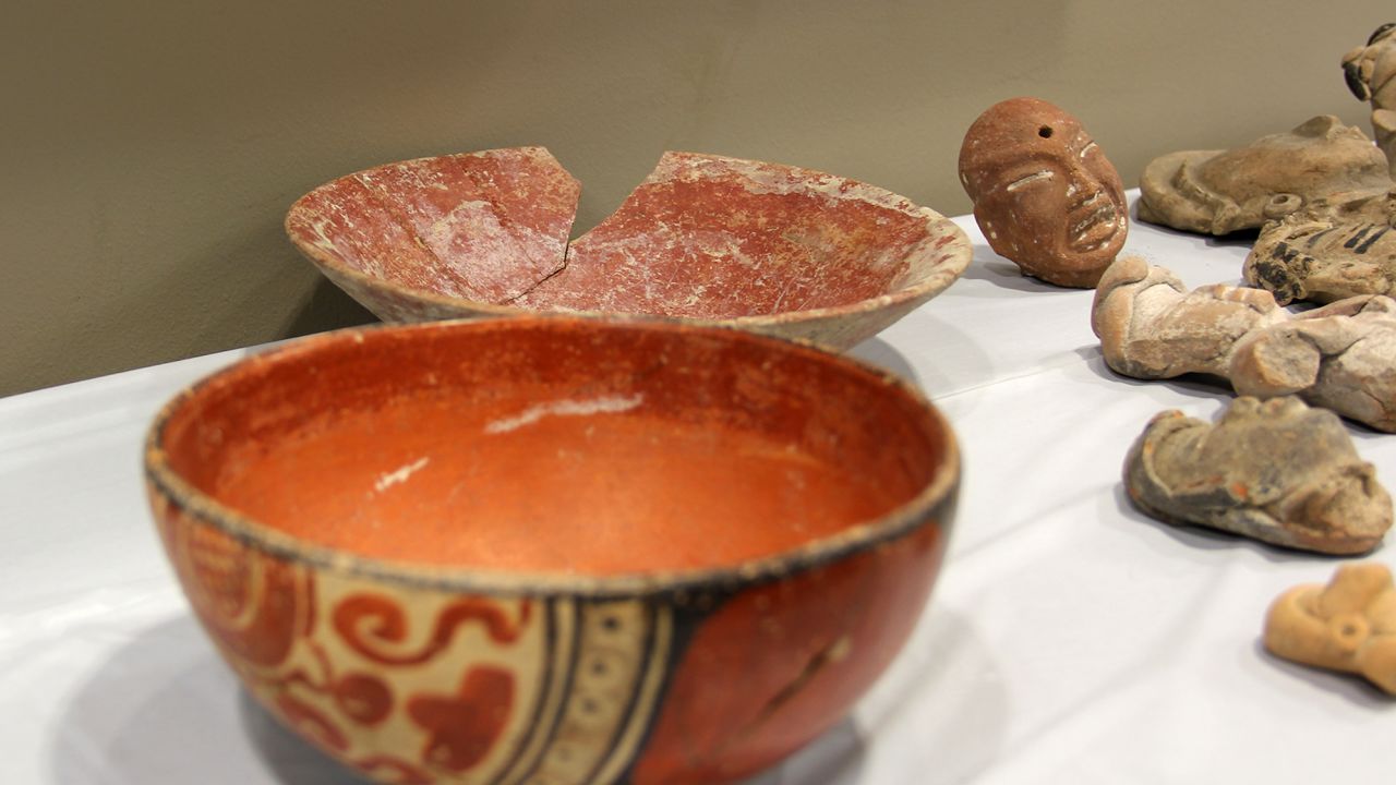 Tazones y otros artefactos culturales mexicanos repatriados al Gobierno de México.