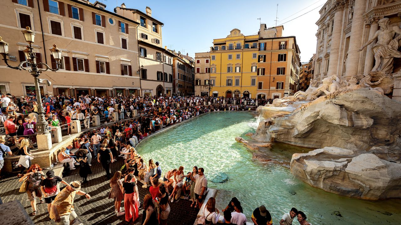 ROME, ITALY -AUGUST 08: A general view taken of tourists at Fontana di Trevi  on August 08, 2023 in Rome, Italy. (Photo by Stefano Montesi - Corbis/Getty Images)