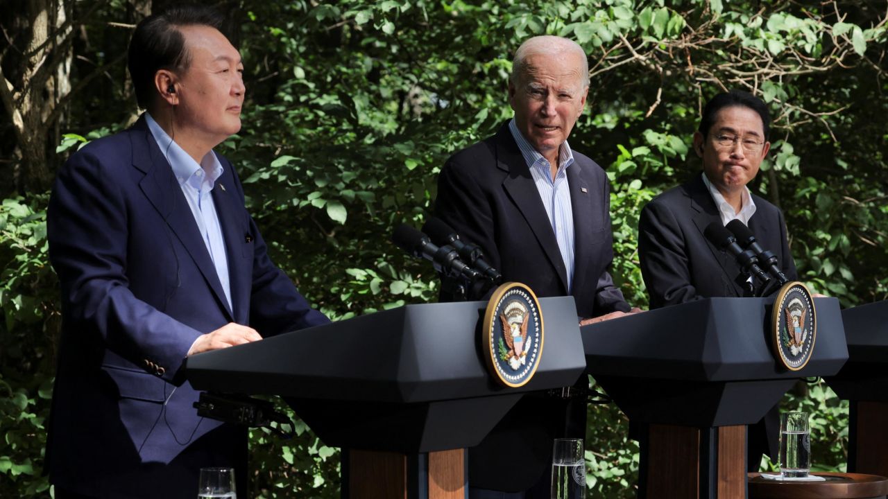 U.S. President Joe Biden holds a joint press conference with Japanese Prime Minister Fumio Kishida and South Korean President Yoon Suk Yeol during the trilateral summit at Camp David near Thurmont, Maryland, U.S., August 18, 2023. REUTERS/Jim Bourg