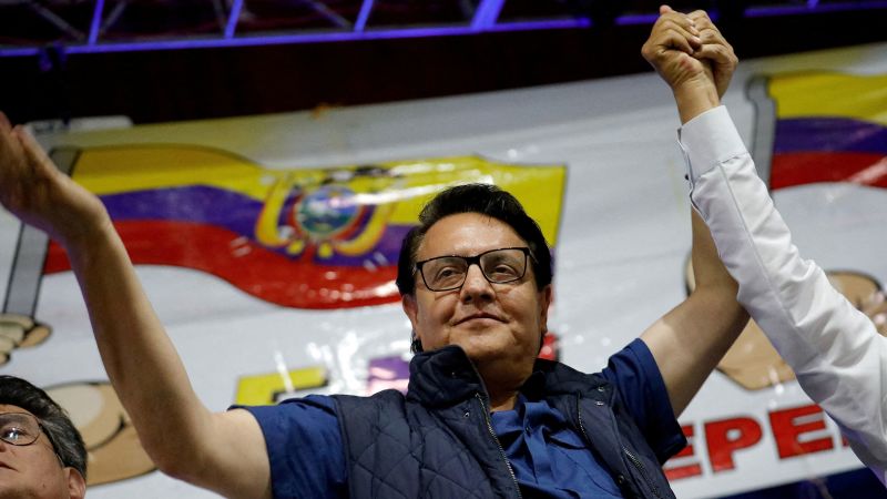 Семейството на убития кандидат за президент на Еквадор Фернандо Вилависенсио