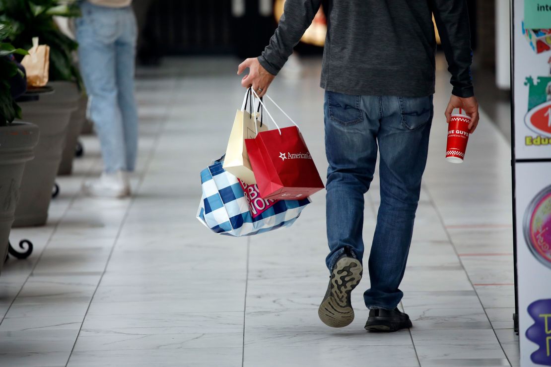 Foot traffic at U.S. malls near pre-pandemic levels: Study