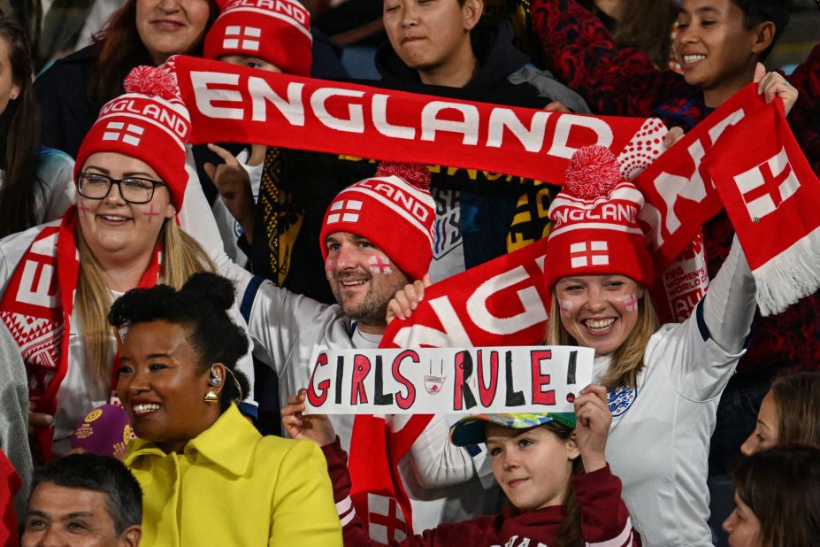 England fans cheer on the Lionesses in Sydney.