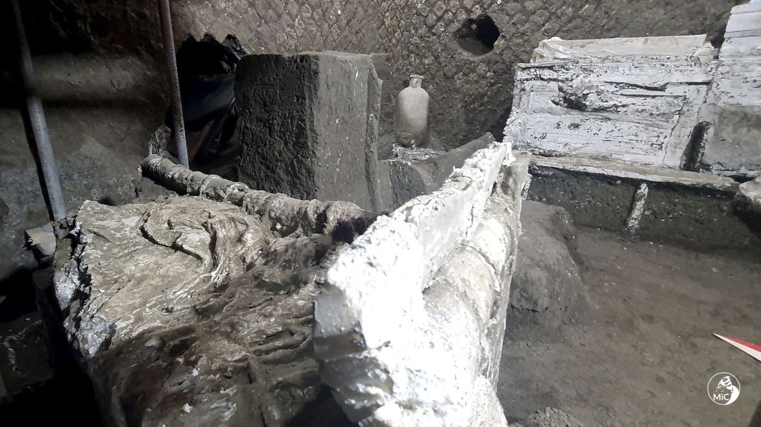 The bedroom discovered near Pompeii. 