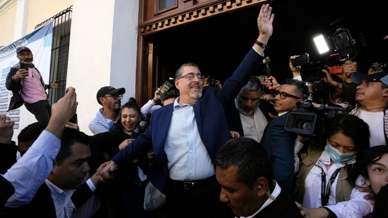 Антикорупционният кандидат Бернардо Аревало печели президентските избори в Гватемала