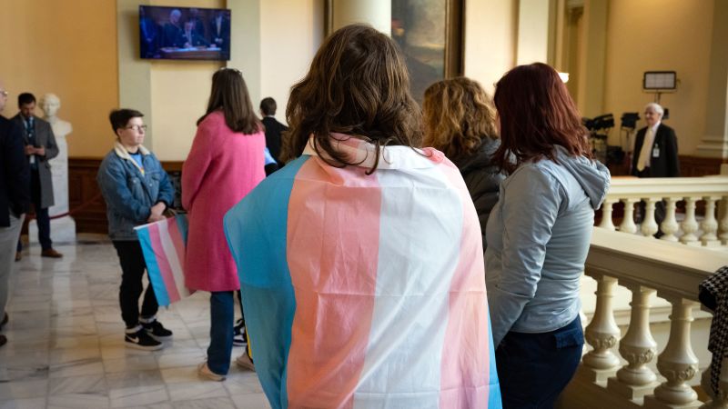 Федералният съдия временно блокира част от забраната на Джорджия за грижи, потвърждаващи пола, за транс младежи