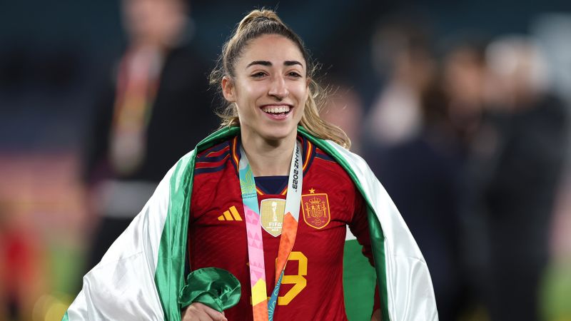 Olga Carmona: La campeona mundial femenina se entera de la muerte de su padre tras llevar a España a la victoria