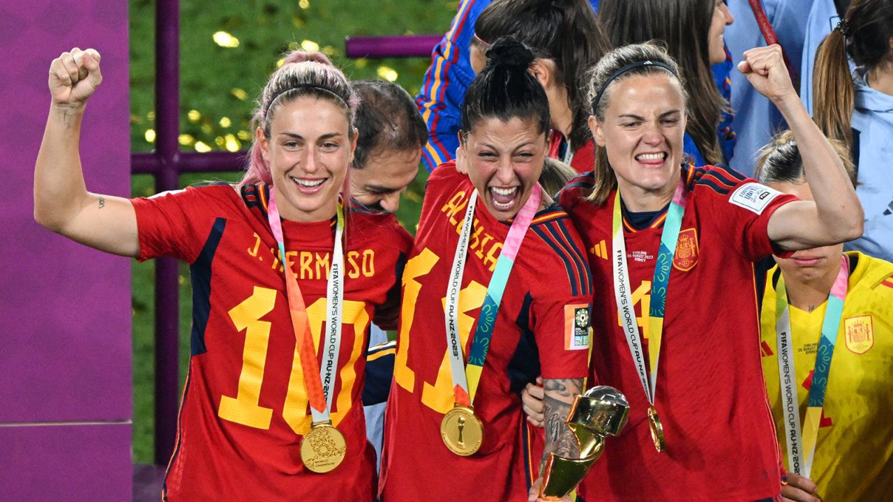 Spain's players celebrate with the trophy after winning the 2023 Women's World Cup.