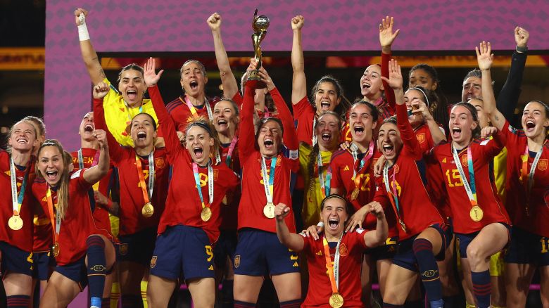 Soccer Football - FIFA Women's World Cup Australia and New Zealand 2023 - Final - Spain v England - Stadium Australia, Sydney, Australia - August 20, 2023
Spain players celebrate with the trophy after winning the World Cup REUTERS/Carl Recine