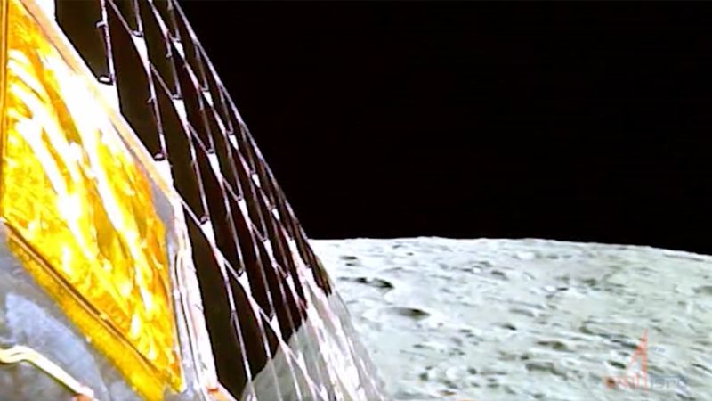 A Chandrayaan-3 leszállás előtt képeket készít a Holdról