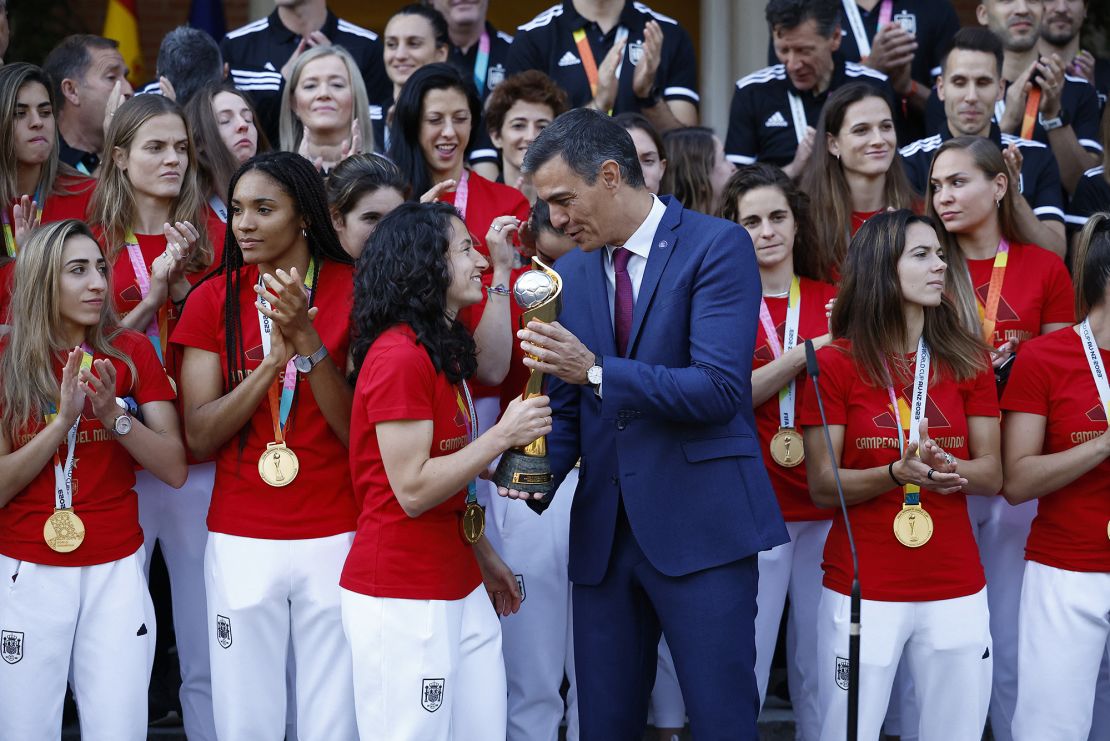 Spain's national team met the country's Prime Minister, Pedro Sánchez, at Madrid's Moncloa Palace.