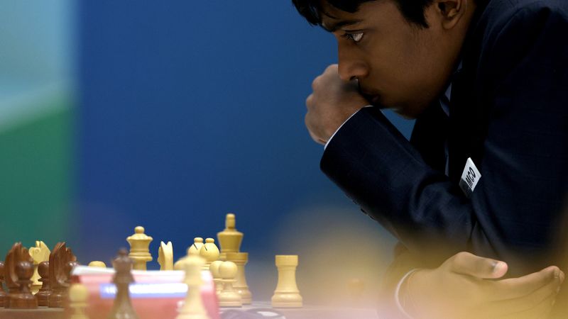 Милиони в Индия ще аплодират тийнейджърското чудо по шах, известно
