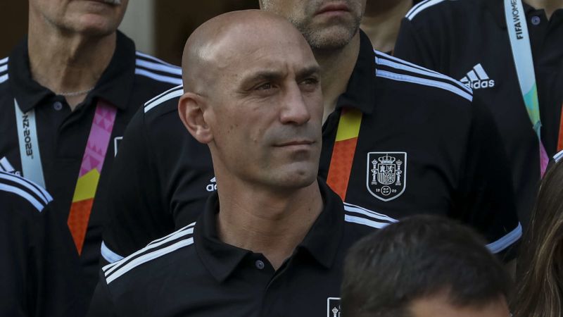 Luis Rubiales: El jefe del consejo deportivo del gobierno español dice que tomará medidas contra el presidente de la Federación Española de Fútbol si la federación no lo hace