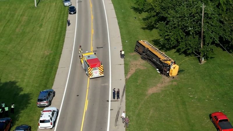 1 ученик загина, 23 бяха откарани в болница в Охайо след катастрофа с училищен автобус в първия учебен ден