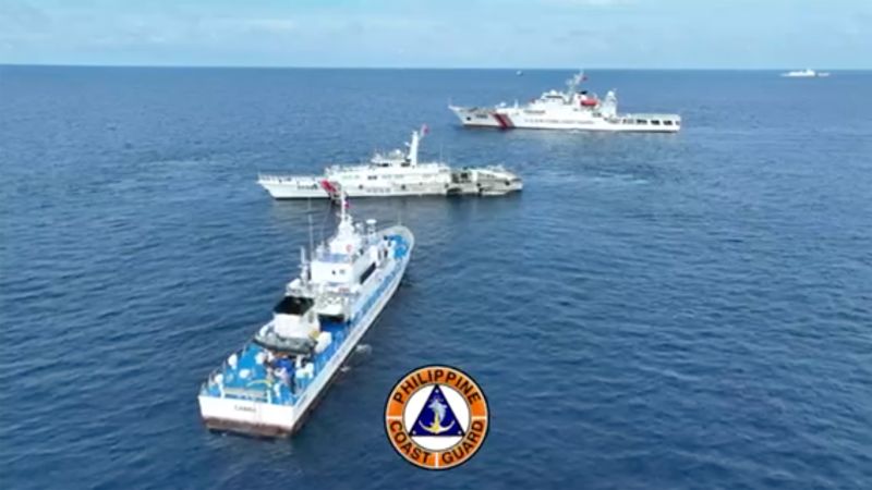 Филипините казват, че аванпостът в Южнокитайско море е снабден отново въпреки китайския тормоз