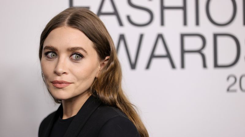 NextImg:Ashley Olsen congratulated on new baby by 'Full House' costars | CNN