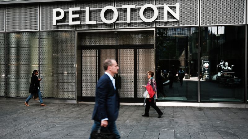 Акциите на Peloton се сринаха, след като 20 000 членове анулираха абонаменти, докато чакаха изтегляне