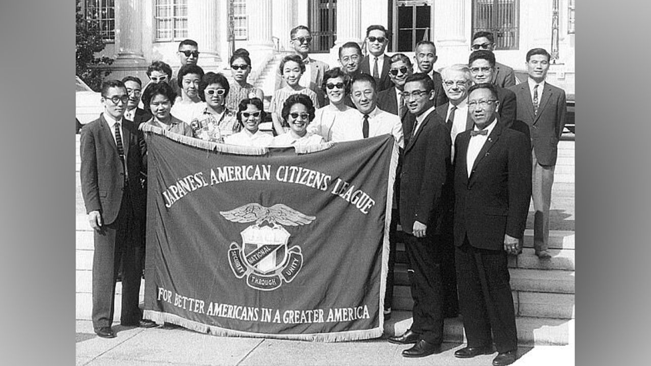 Miembros de la Liga de Ciudadanos Japonés-Americanos en la Marcha sobre Washington en 1963.