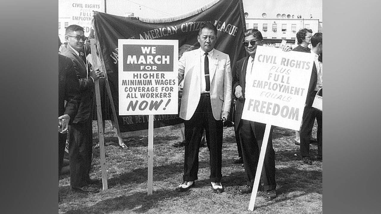 Miembros de la Liga de Ciudadanos Japonés-Americanos en la Marcha sobre Washington en 1963.