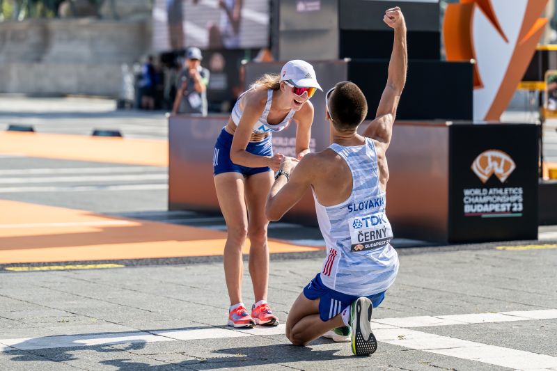 There was a surprise marriage proposal at the World Athletics Championship after 35km race walk CNN