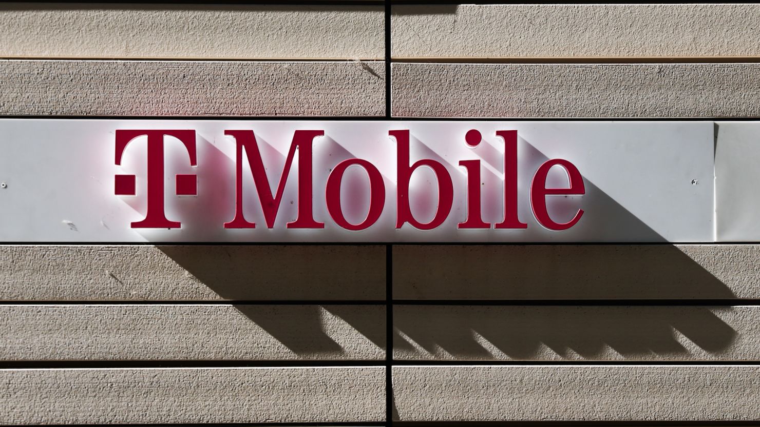 TMobile to lay off 5,000 employees CNN Business