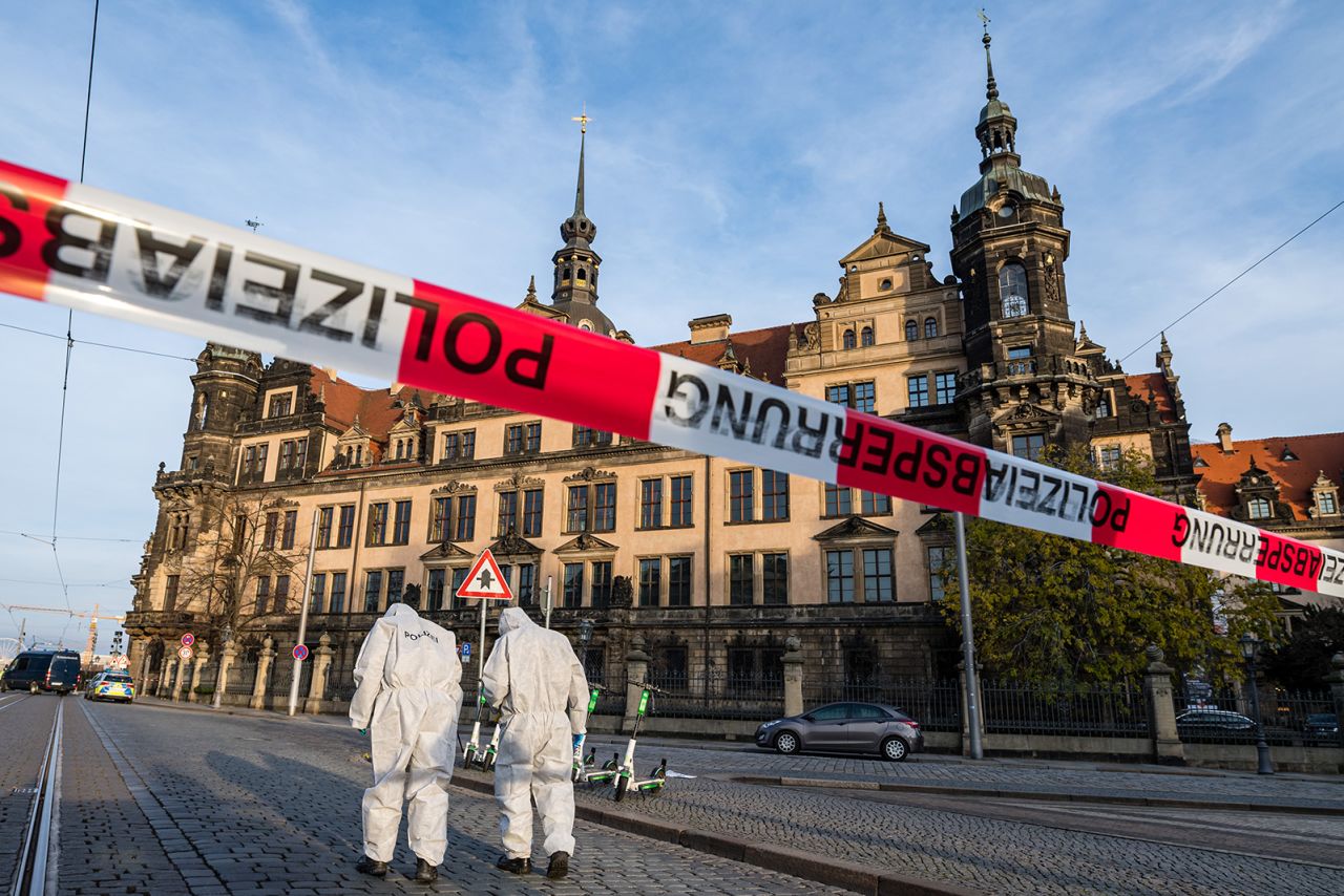 DRESDEN, GERMANY - NOVEMBER 25: Criminal police investigate the environment outside the Residenzschloss palace that houses the Gruenes Gewoelbe (Green Vault) collection of treasures on November 25, 2019 in Dresden, Germany. Thieves, apparently after having sabotaged the electricity supply, broke into the museum through a window early this morning and reportedly made off with jewels, diamonds and other precious stones worth one billion Euros, making it the biggest heist in post-World War II German history. (Photo by Jens Schlueter/Getty Images)