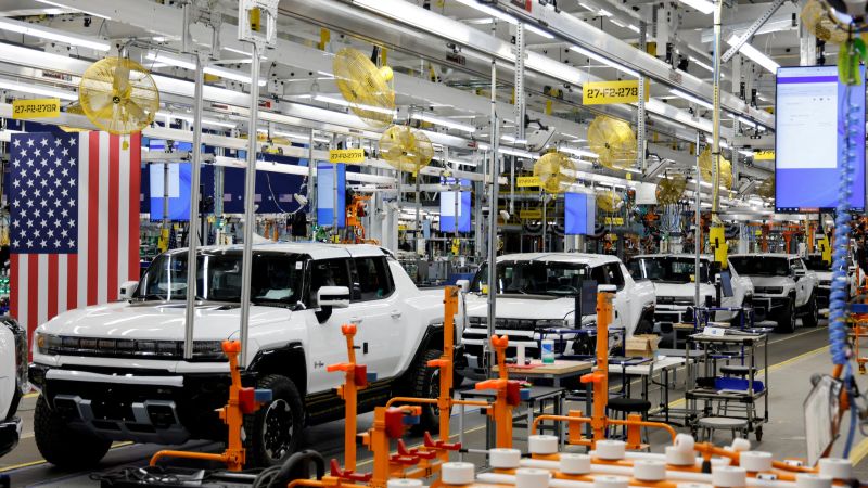 Read more about the article UAW members could approve possible strikes at GM Ford and Stellantis – CNN