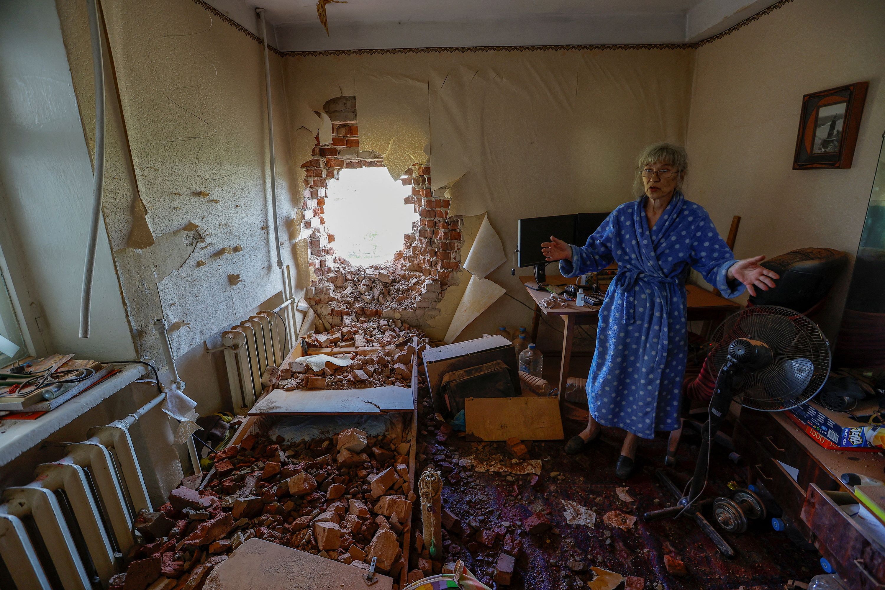 Viktoria Aksenova assesses damage at her apartment after it was hit by Russian shelling in Donetsk, Ukraine, on Wednesday, August 23.