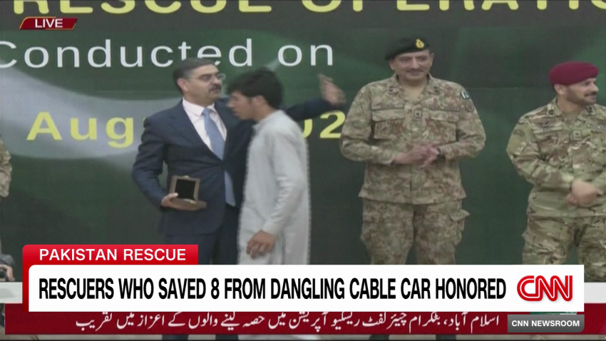 exp Pakistan cable car rescuers 082503ASEG3 cnni world_00000921.png