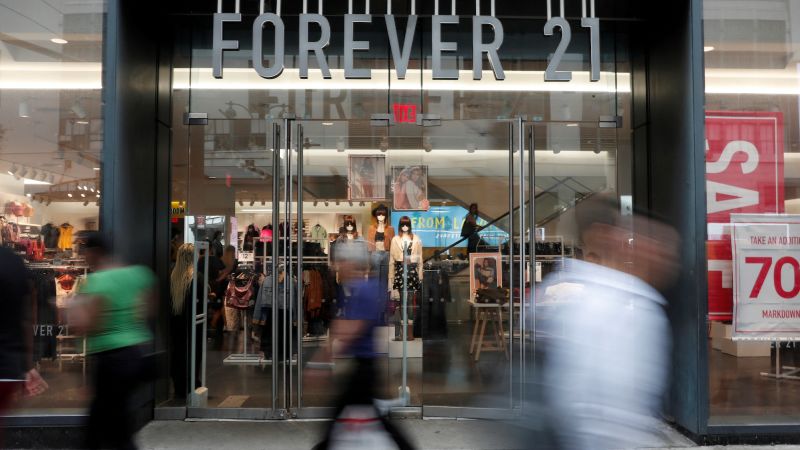 Shein си партнира с Forever 21 в сделка за бърза мода, която ще разшири обхвата на двете компании
