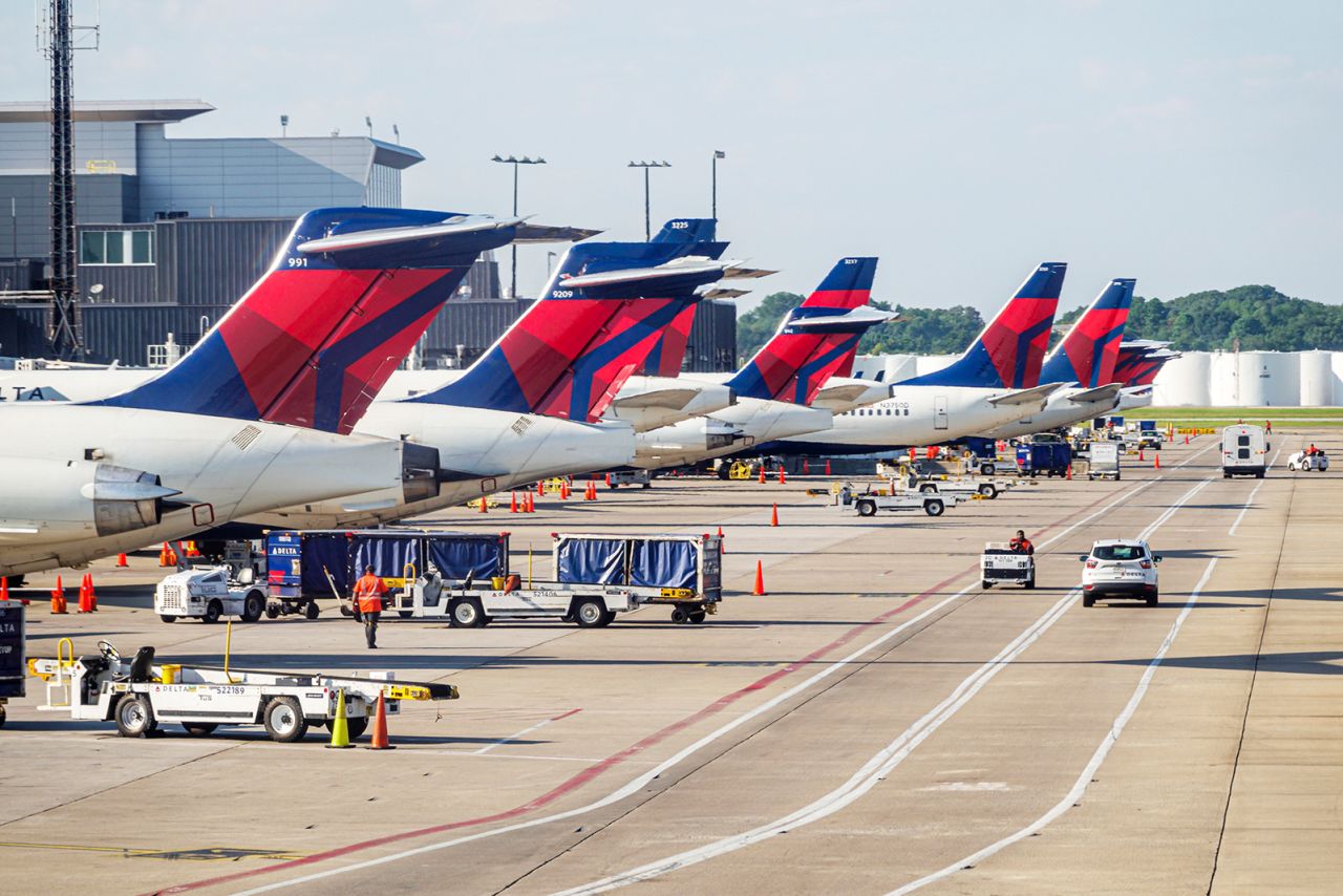   Aeroportul Internațional Hartsfield-Jackson Atlanta este cel mai aglomerat din lume.