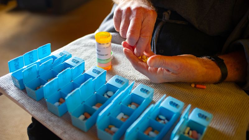 Администрацията на Байдън се очаква да разкрие във вторник първите лекарства, предмет на преговорите с Medicare