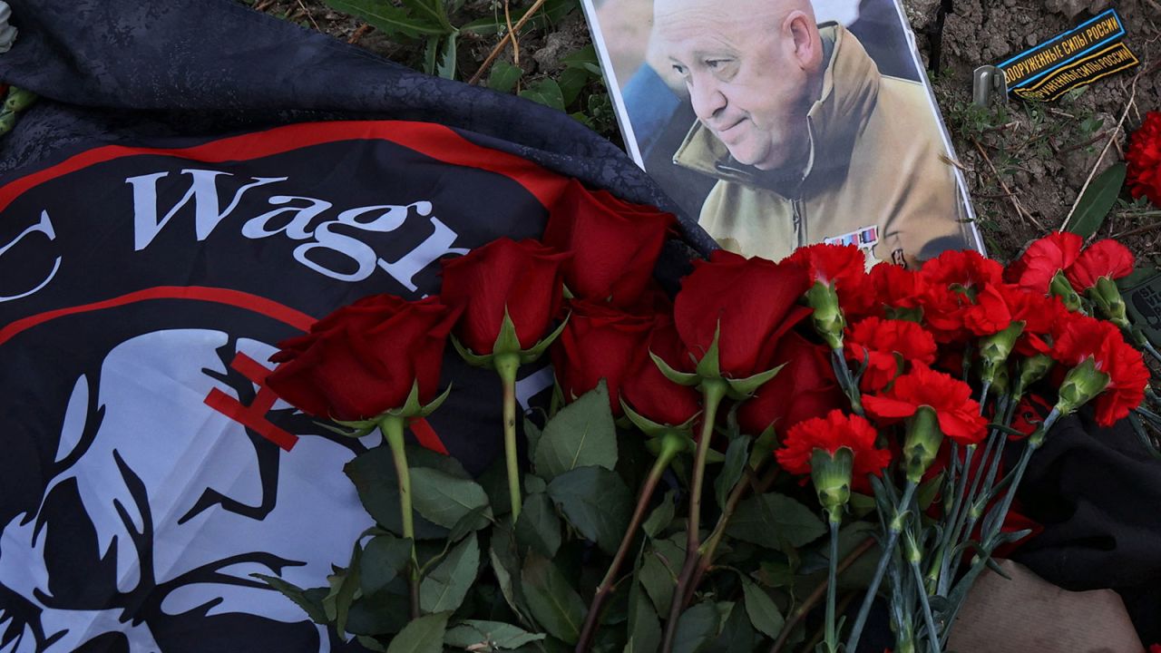 A view shows a portrait of Wagner mercenary chief Yevgeny Prigozhin at a makeshift memorial near former PMC Wagner Centre in Saint Petersburg, Russia August 24, 2023.  REUTERS/Anastasia Barashkova  NO RESALES. NO ARCHIVES