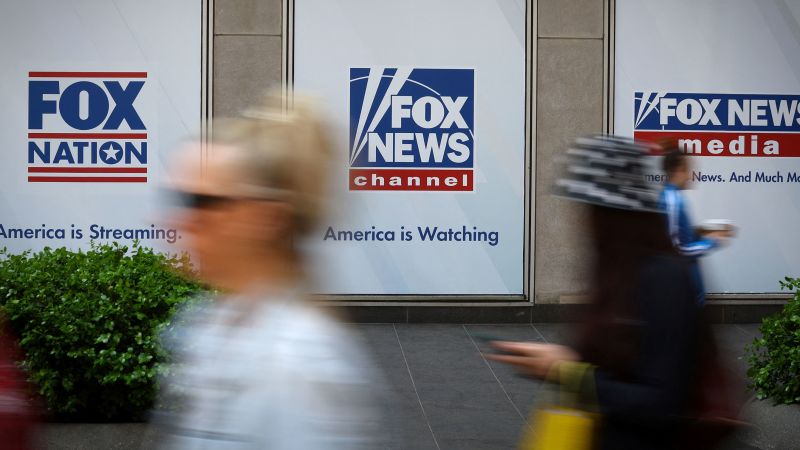 Fox News entschuldigt sich bei der Familie des Gold Stars, nachdem es wegen einer falschen Geschichte Gegenreaktionen gab