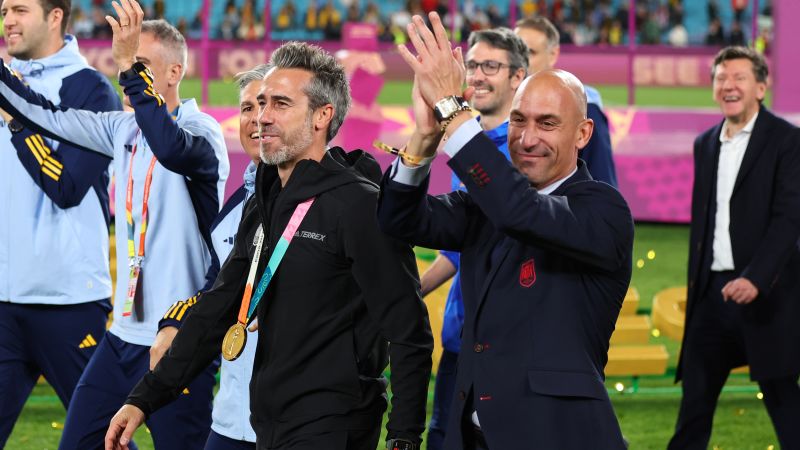 NextImg:Spanish women's football coach condemns federation chief's 'improper' behavior | CNN