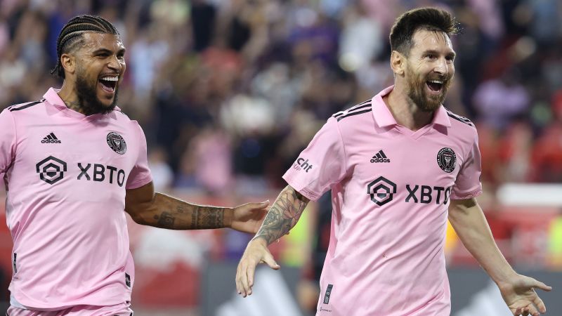 Lionel Messi scores on his MLS debut with Inter Miami