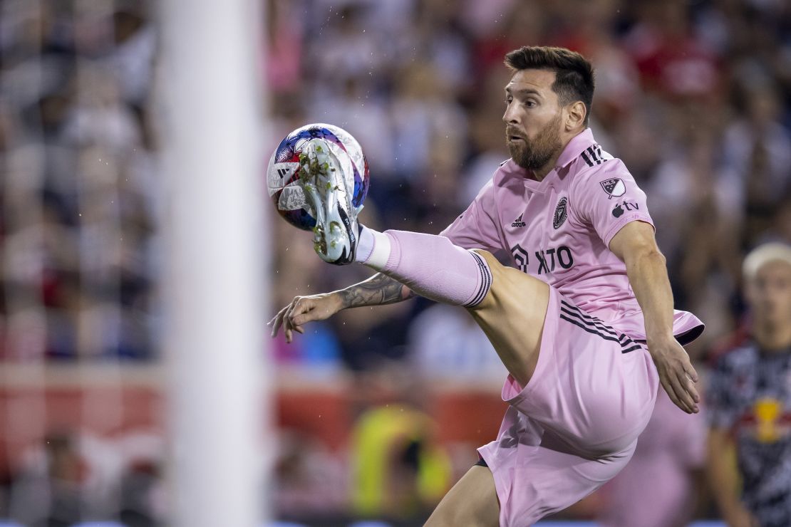 Lionel Messi scores on his MLS debut for Inter Miami